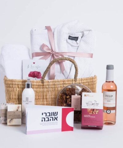 סל ספא מפנק לאישה עם שוברי אהבה במיוחד לבת זוג